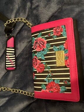 Luv Betsey Crossbody Clutch